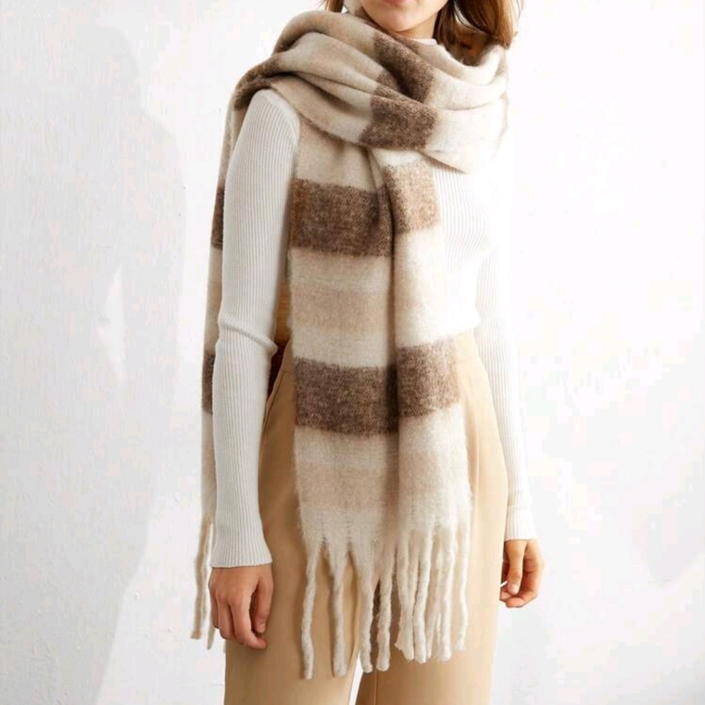 SHEIN Fringe Knit Scarf